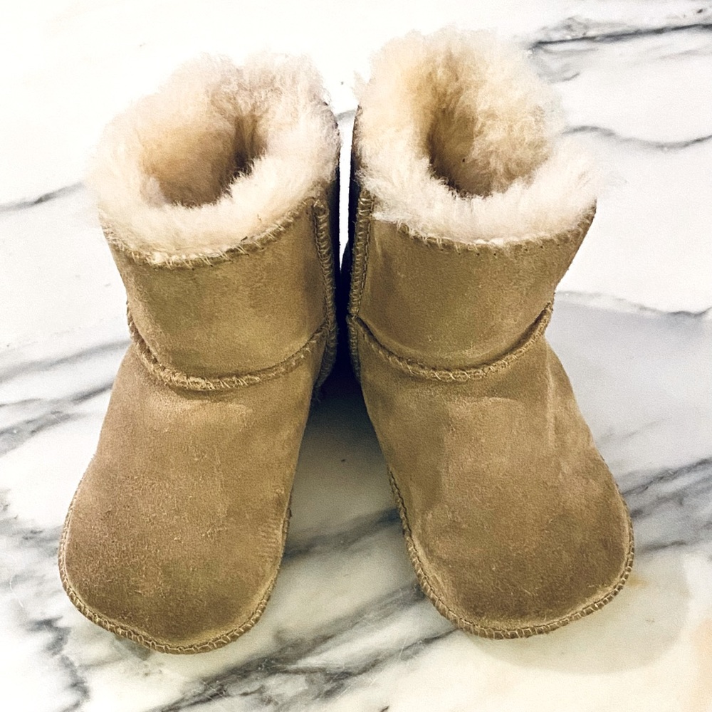 UGG Kids' Erin Suede Crib Shoes (Infant)